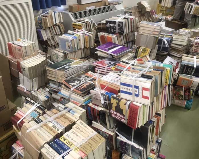 今月の茨城古書組合の市場へ。理系書籍やポスター等を持ち込んで盛り上がった市場の戦利品は