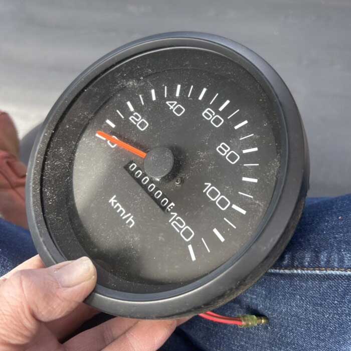 なぜ？　倉庫からスピードメーターが発掘されました