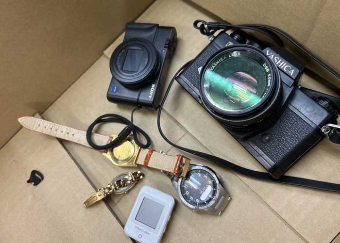 今月も地元警察署で保管期限切れ拾得物の買い受けを行いました